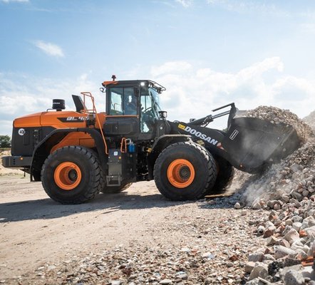 ITT Mach10 présente la nouvelle chargeuse Doosan 'DL-7'.