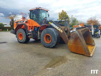 Chargeuse sur pneus Doosan DL450-5 - 1